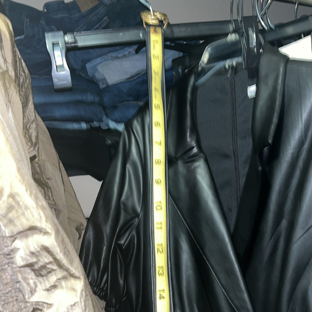 Gucci Black and Gold Belt with Iconic GG Buckle (Boys) - Picture 6 of 7